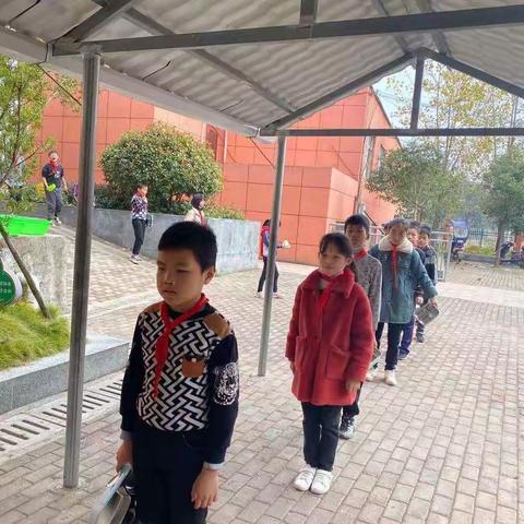 践行文明就餐 静享美好食光—青板中心小学文明就餐纪实