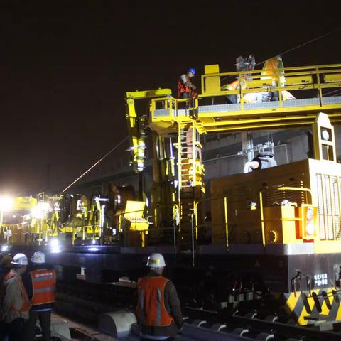 丰台站改建工程京广高铁杜家坎线路所接触网承导线架设施工顺利完成