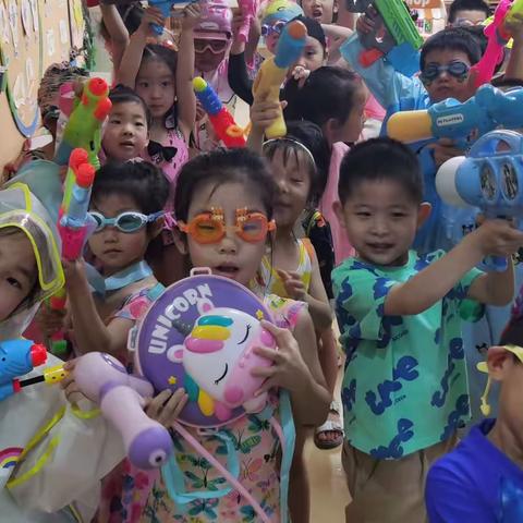 【缤纷夏日，“爸”气来袭】尚恩世贸幼儿园亲子戏水活动