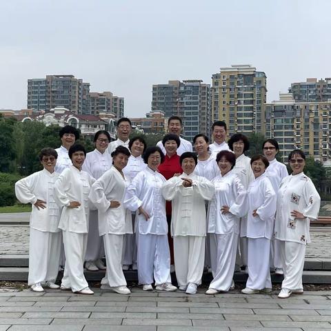 太极辉丽人生-记浑河之滨的传统杨氏85式太极拳队
