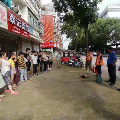 龙祁社区开展小微餐饮场所、消防安全、垃圾分类检查培训