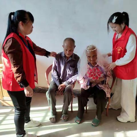 虎山乡樟树村开展重阳节“关爱老人，定格最美夕阳红”志愿服务活动