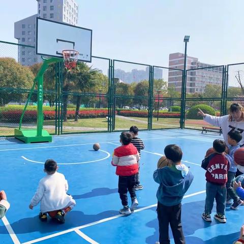 🌸春暖花开🌱让我们与篮球🏀来一场亲密的约会吧！——开发区实验幼儿园中三班户外体能活动