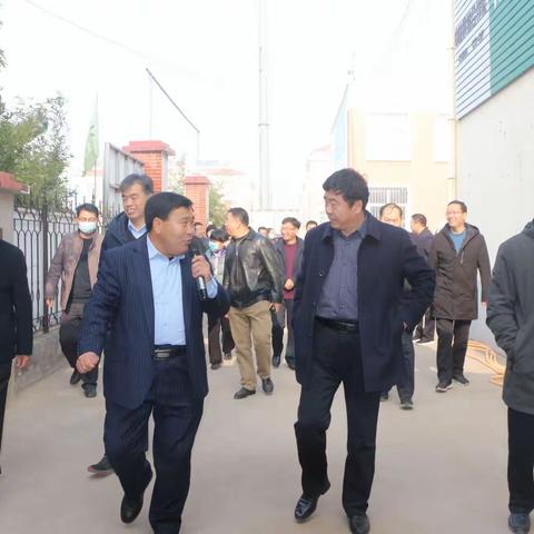 济南市农业技术推广中心赵传庆主任领导一行50人来明利蔬菜参观交流考察