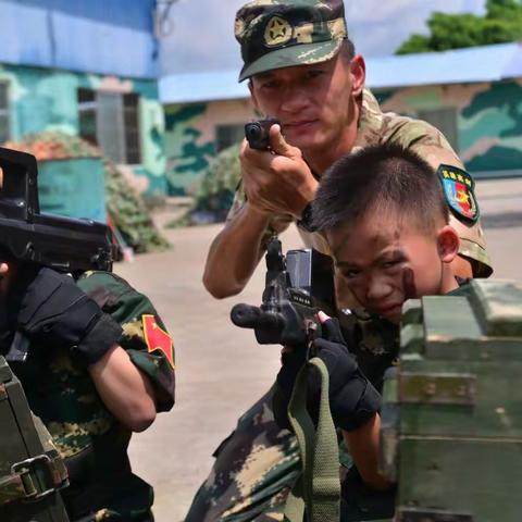 英雄亮剑军旅夏令营，[先锋营]2022年度第四期 Day3，🔫反恐演练👊，🏕营地野炊⛺️