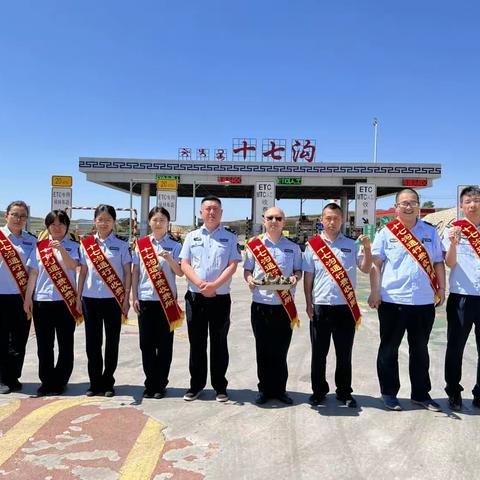 浓情端午高速行 粽叶飘香送祝福