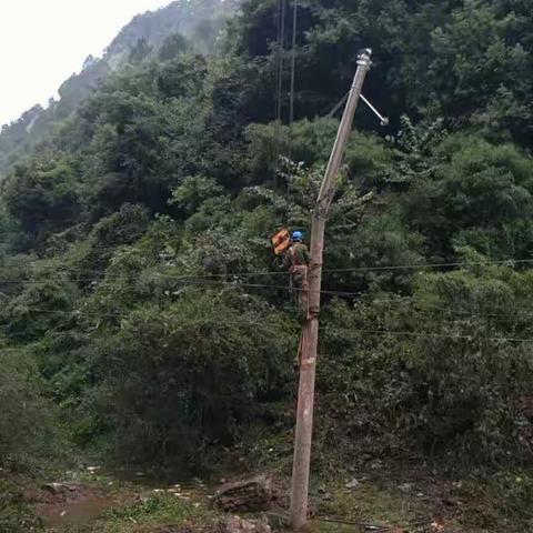 辛苦的电力小哥们