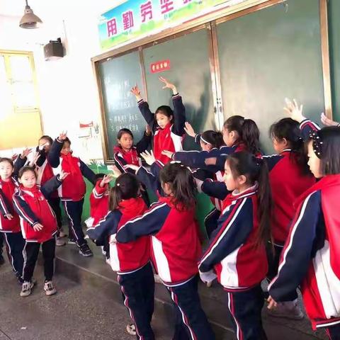 在探索中成长———殷都区铜冶镇铜冶小学经典诵读社团掠影