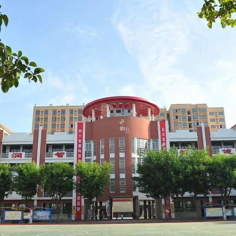 冬日里最美志愿红，用心守护出行安全——记濮阳实验小学二年级六班第一小组家长志愿者服务活动