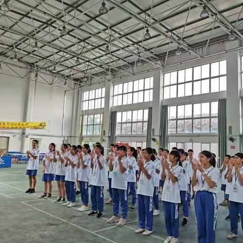 引领成长，点亮青春————石龙中学初一新生团建活动
