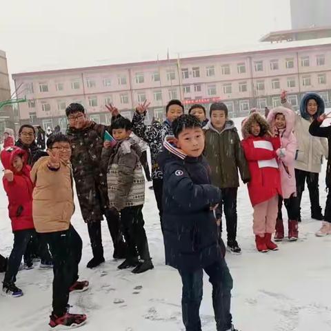 疫情就是命令，防控就责任！四平市铁西区地直街小学五年五班，我们在行动