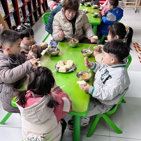 美好“食”光，“委”爱而来 ——郑州航空港区张庄幼儿园家长陪餐活动