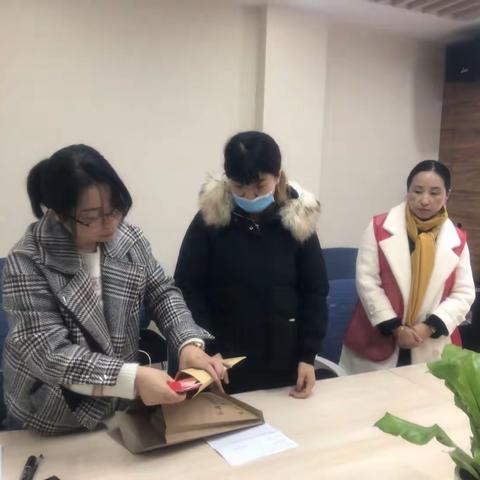 浓浓屏幼情，爱心永传递