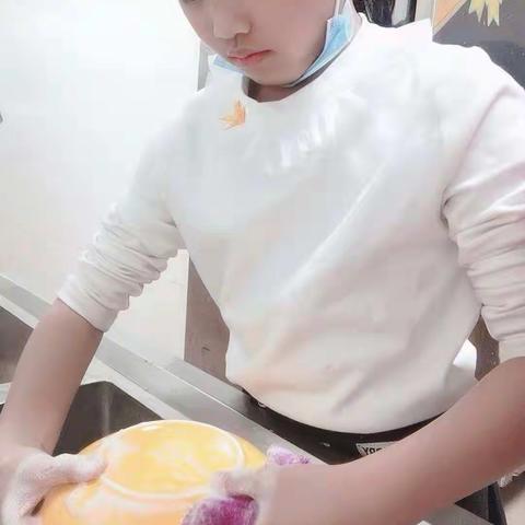 春光灿烂，劳动快乐每一天。———立外二年级劳动时光