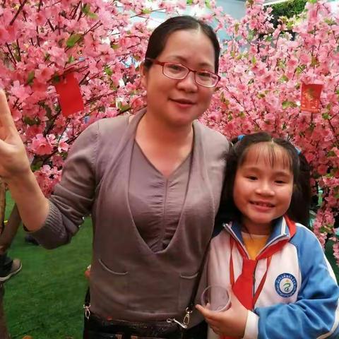 妈妈我有一个小小的梦想，希望你永远幸福，祝您节日快乐。