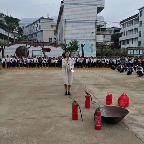 高富小学举行消防演练培训活动