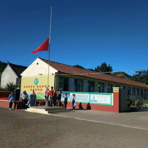 青龙八道河总校头道沟小学，2017国庆节“升国旗，唱国歌，祖国在我心中”文艺汇演。