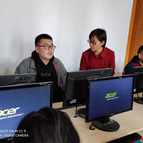 区心理教研员来凤城高中调研