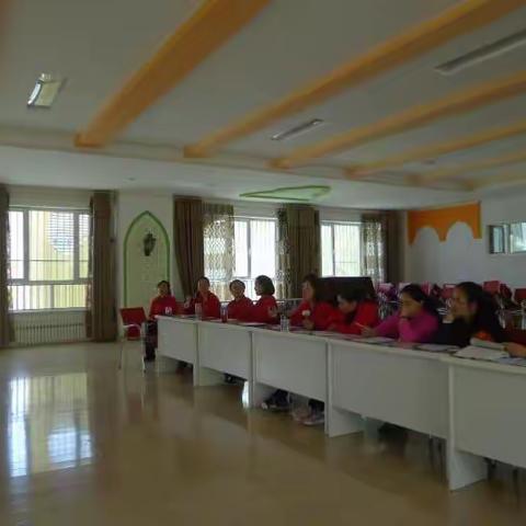 促教师专业发展 提升教学研究能力——记乌市红旗幼儿园“一课三研”、“区域活动观摩”园本教研活动