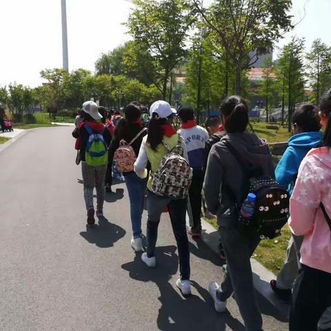 只拣儿童多处行