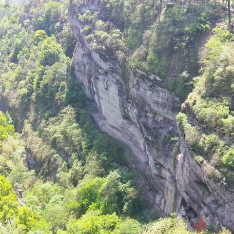 游方岩