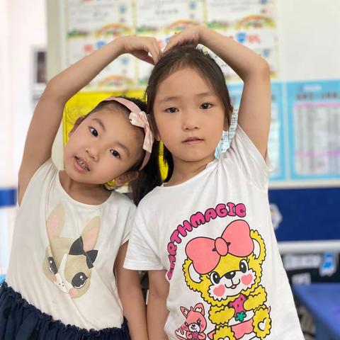 英蓝桃阳幼儿园大大二班