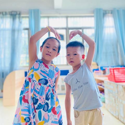 英蓝桃阳幼儿园大大二班