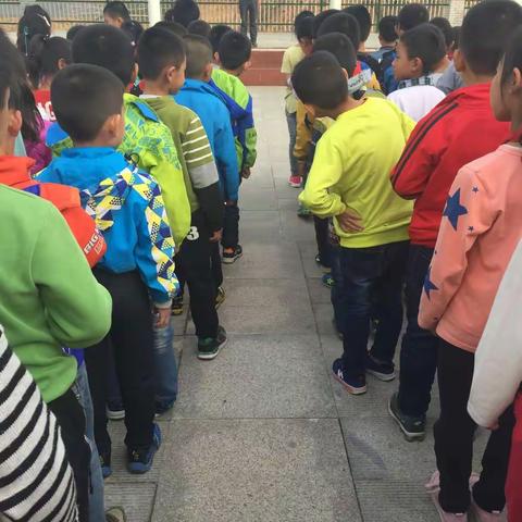 临朐县东城街道文昌小学防震安全演练