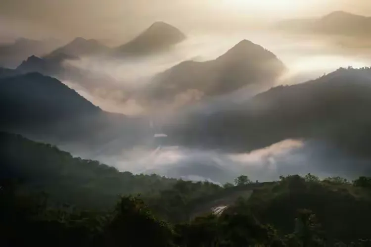由远至近，层次分明，朦胧美景，观赏不尽！