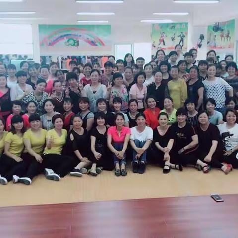 千人广场舞领队培训留影