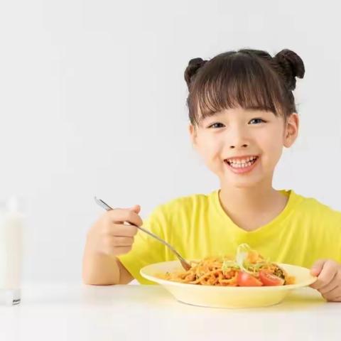 孩子一回家就喊肚子饿，真是在幼儿园没吃饱吗？