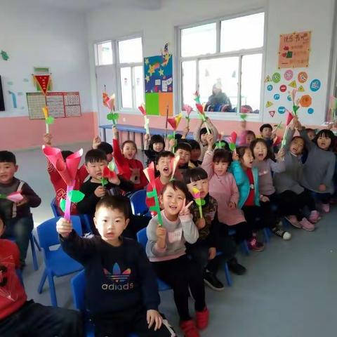 [肥乡区区直机关幼儿园][大一班]在家孝敬父母，在幼儿园尊敬老师，团结小朋友