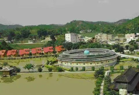 这是青山绿水秀丽的五华县。