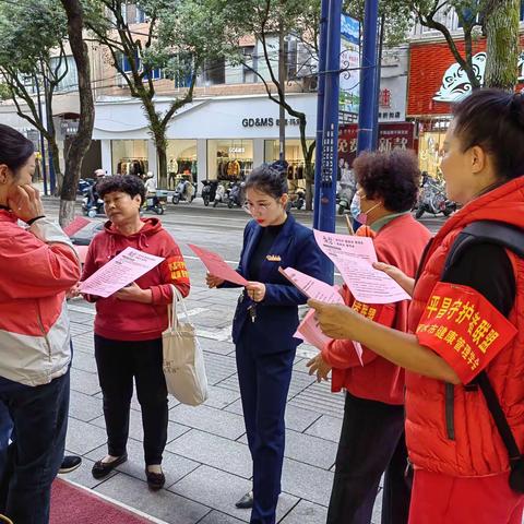 浙江省五水共治民意调查正式启动，志愿者们走街串巷向商家向市民广泛宣传，配合全省民意调查效果显著