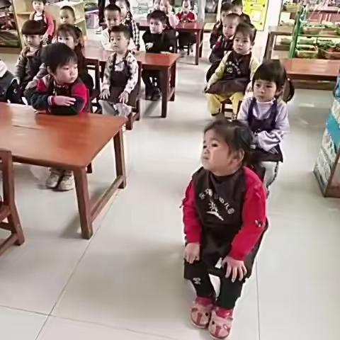 校椅镇东圩育苗幼儿园（小班）半个柠檬美术《彩灯瓶》