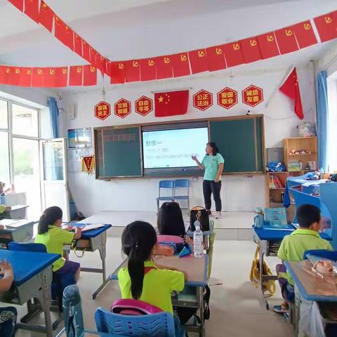 清水河县民族小学开展“文明礼仪伴我行”主题教育班会公开课活动