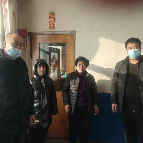 下亮子中心校春节前开展慰问家庭经济困难学生家访活动