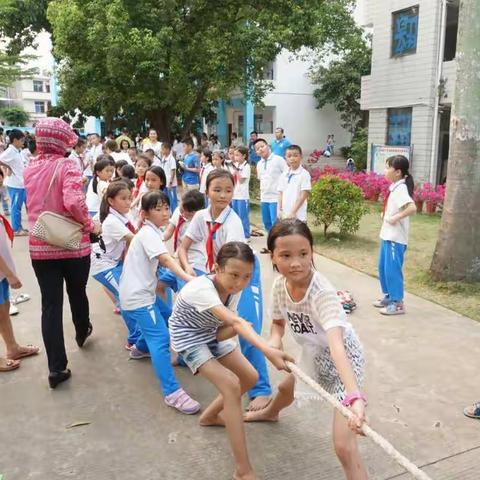 海燕小学拔河比赛 ————三（2）班的风采