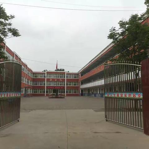 “家校携手、用心浇灌、共育未来”                                  茨沟乡五里堡中心小学