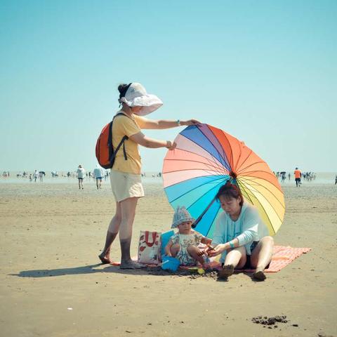 《闹闹的8月之三》在海边