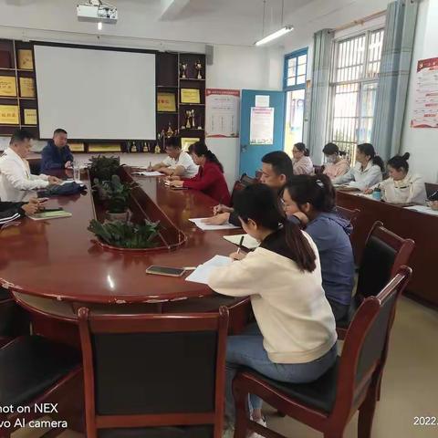 指点迷津明方向    集思广益探路径——七坊中学语文科组活动简报