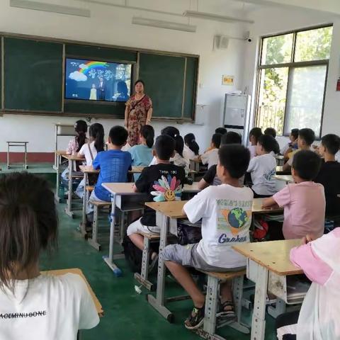 龙阳镇中心小学认真组织学生及家长观看普法第一课