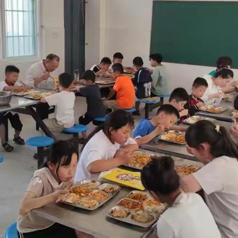 一切为了孩子的健康——一起走进王泗坡小学学生餐厅