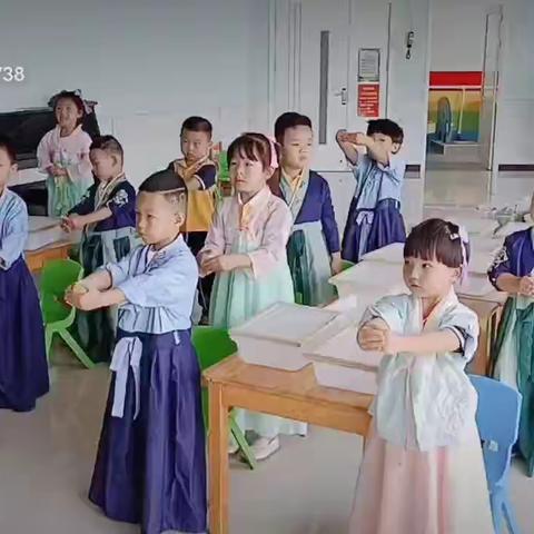 彤昕幼儿园中一班艺术美育~中秋古法造纸之花好月圆！