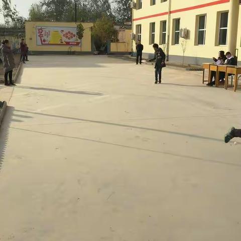 中里厢学区泊庄小学体育艺术节 趣味运动会比赛纪实