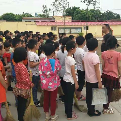 开展“我劳动 我光荣 我自理 我能干”劳动节活动——中里厢学区泊庄小学