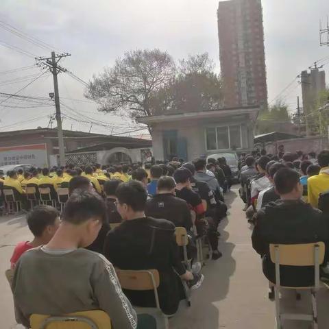 唐山一职专汽车学校召开住宿生会