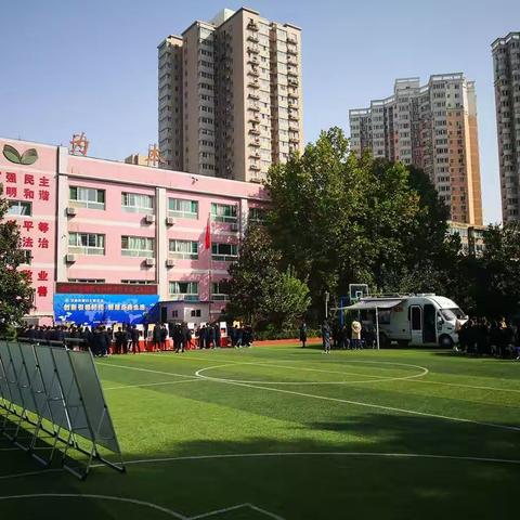 科普大篷车活动拉开了市科技馆第二十七届“科技之春”序幕——走进高新第二学校