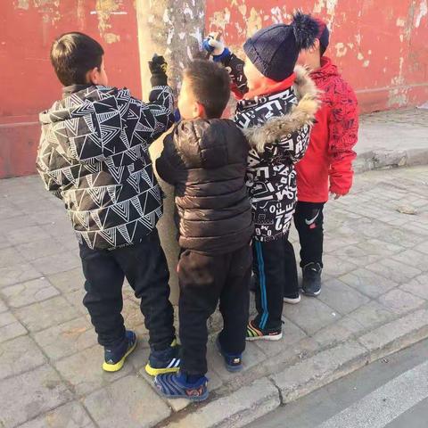 清理小广告  行动在身边——龙华小学一（4）预备中队