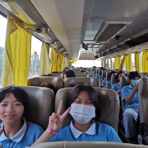 读万卷书，行万里路——记万隆中学方特研学旅行